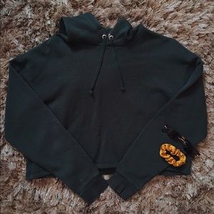 H&M cropped hoodie💚